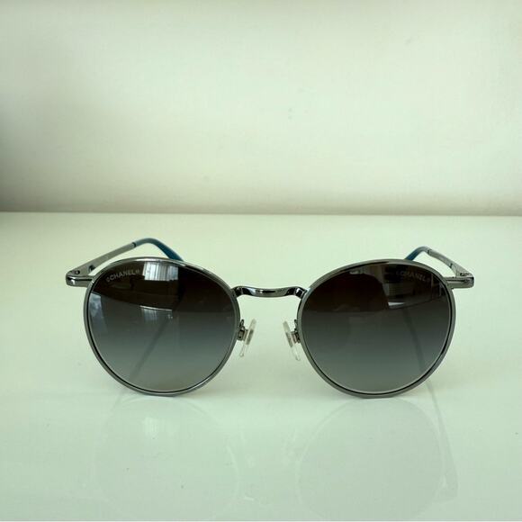 CHANEL vintage sunglasses 4202 Authentic - Picture 1 of 8